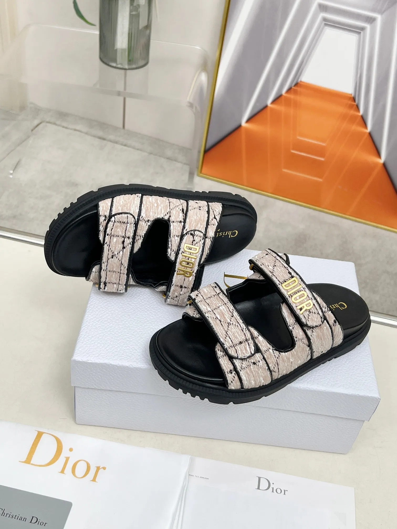 👟👟Ex-factory price 480👟👟Dior👏👏New classic style. 🔥Purchasing-level qualityThick-soled slippers popular in foreign counters. Upper➕Inner: original customized material, original mold opening of sole 1.1 (lightweight, code number 35-40 (41/42 can be customized)